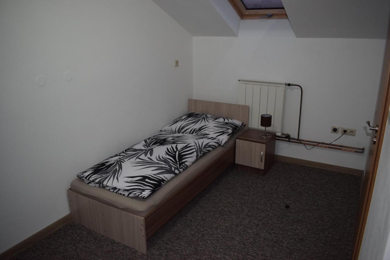 Hôtel Ms-Ubytovanie à Dolny Kubin Extérieur photo