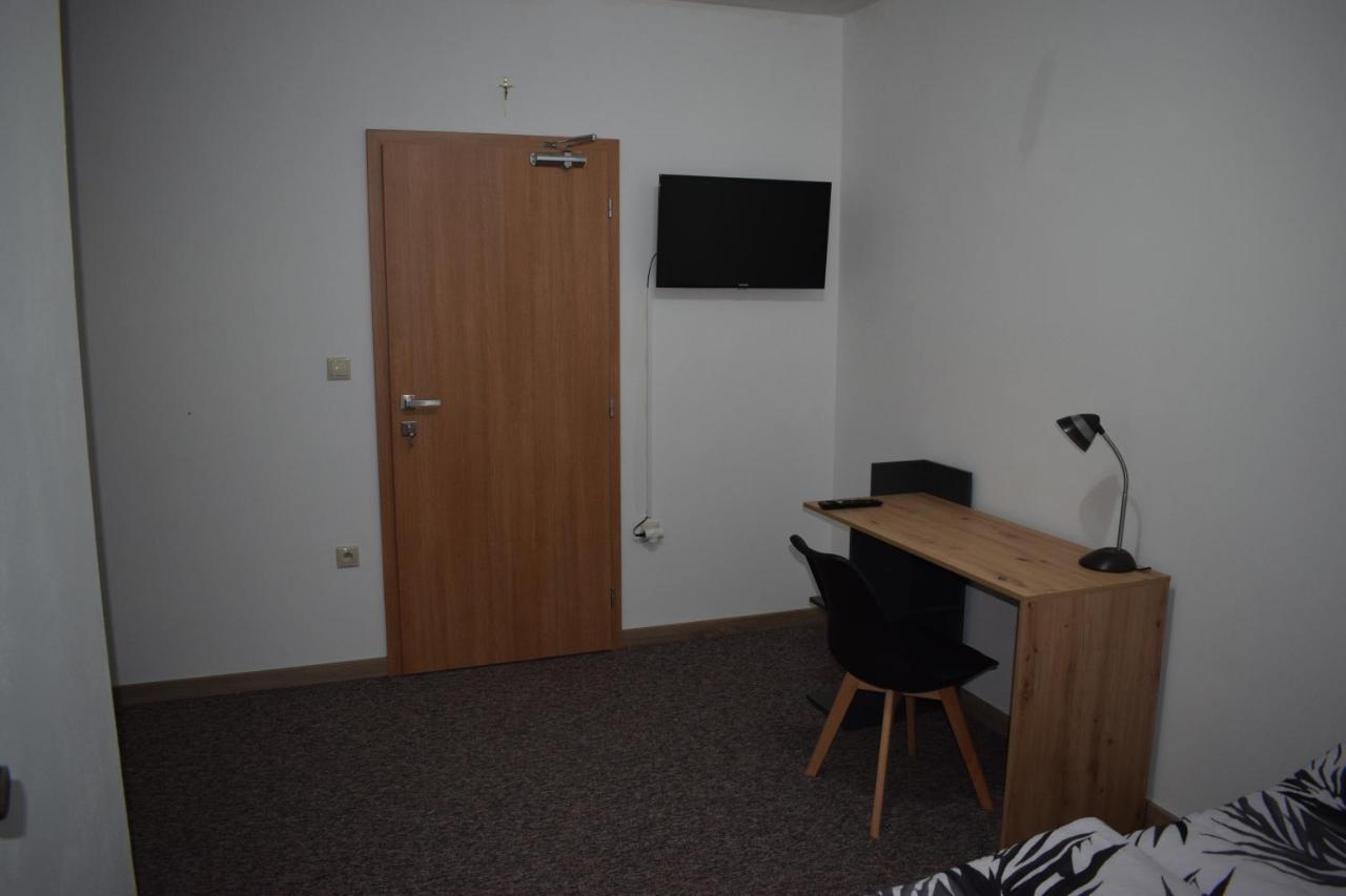 Hôtel Ms-Ubytovanie à Dolny Kubin Extérieur photo